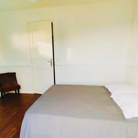 Location Maison Bleue Avec Piscine Privative Au Carbet Martinique Le Carbet Eksteriør billede
