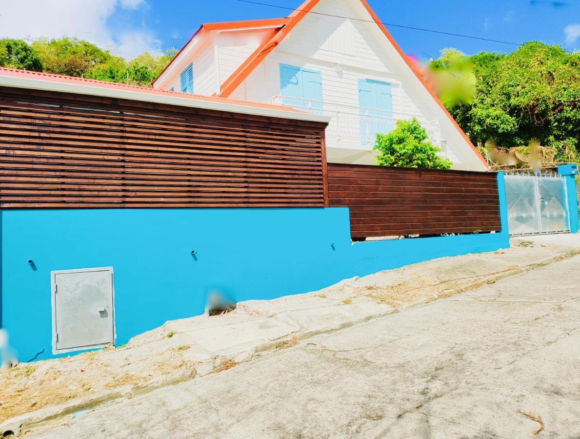 Location Maison Bleue Avec Piscine Privative Au Carbet Martinique Le Carbet Eksteriør billede