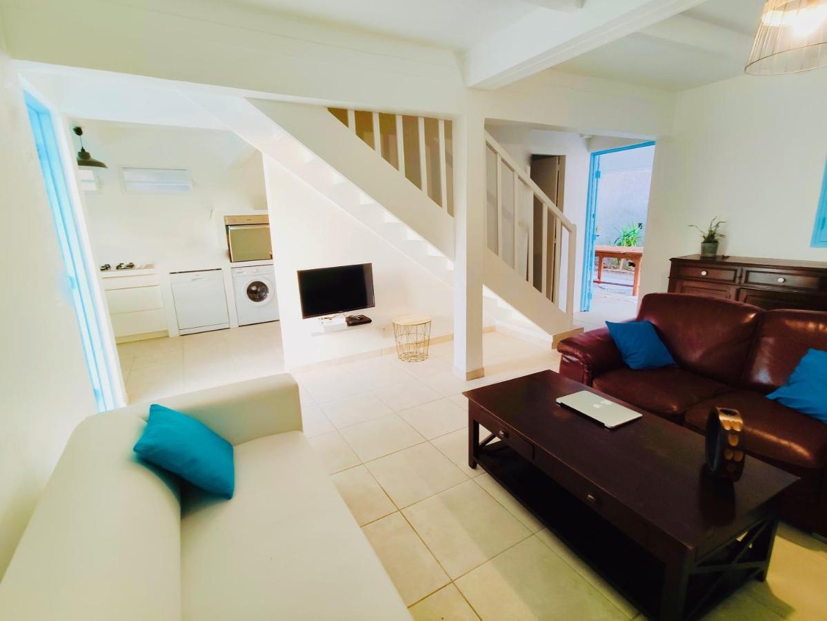 Location Maison Bleue Avec Piscine Privative Au Carbet Martinique Le Carbet Eksteriør billede