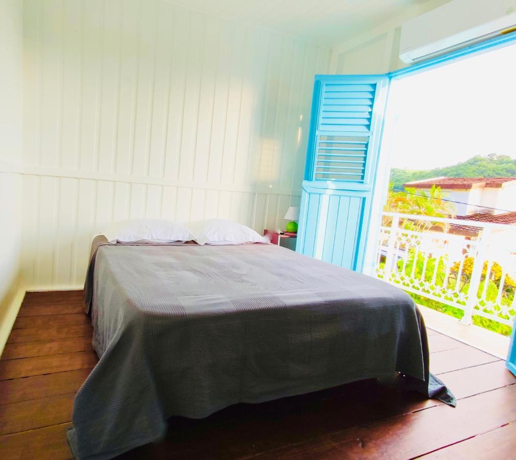Location Maison Bleue Avec Piscine Privative Au Carbet Martinique Le Carbet Eksteriør billede
