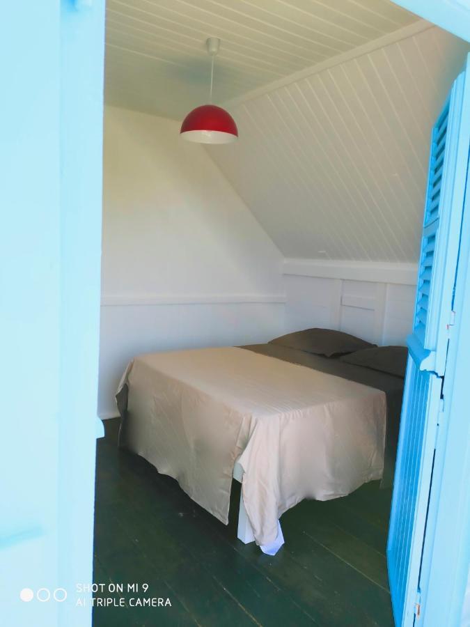 Location Maison Bleue Avec Piscine Privative Au Carbet Martinique Le Carbet Eksteriør billede