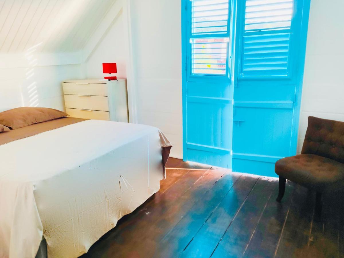 Location Maison Bleue Avec Piscine Privative Au Carbet Martinique Le Carbet Eksteriør billede