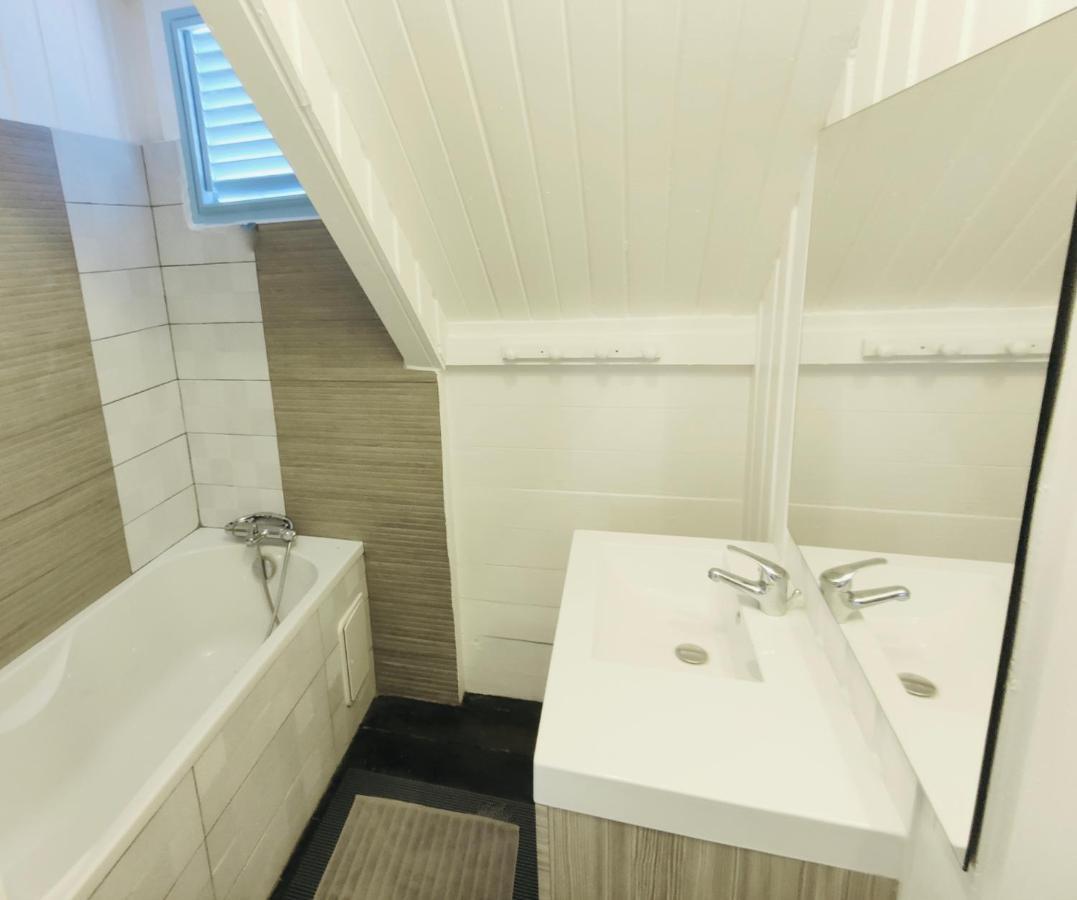 Location Maison Bleue Avec Piscine Privative Au Carbet Martinique Le Carbet Eksteriør billede