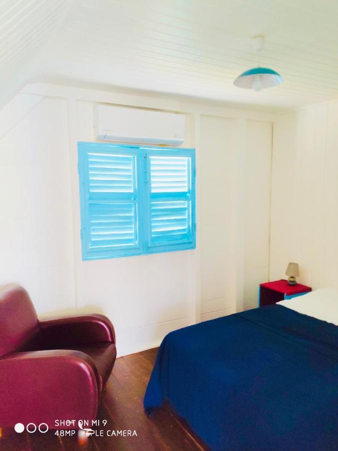 Location Maison Bleue Avec Piscine Privative Au Carbet Martinique Le Carbet Eksteriør billede